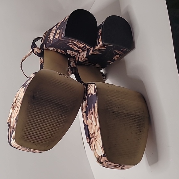 Express Floral Platform Heels - Picture 8 of 13